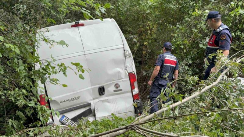 samsunda minibus sarampole yuvarlandi 2 yarali H9ccNXEy