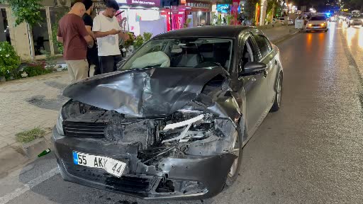 samsunda otomobil hafif ticari araca arkadan carpti 1 yarali 8g2MRVc7