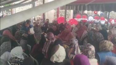 sel sularina kapilan anne ve kizlari son yolculuklarina ugurlaniyor J7QrN163