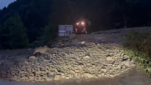 trabzonda asiri yagis dereyi tasirdi yol ulasima kapandi 2euTSGy9
