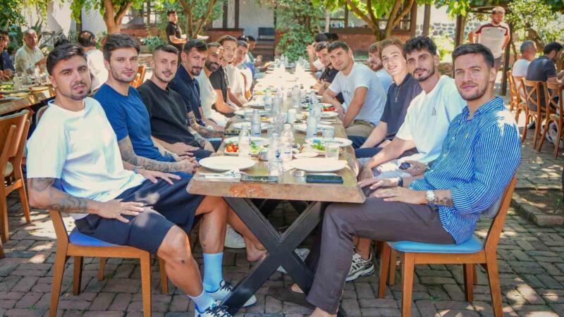 trabzonsporda yeni sezon oncesi birlik ve beraberlik bulusmasi PMDxjr5V