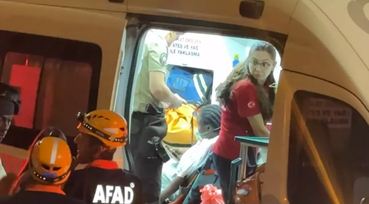 Karabük'te öğrencilerin kaldığı evde yangın çıktı: 2 kişi dumanda etkilendi 1 AW789226 03