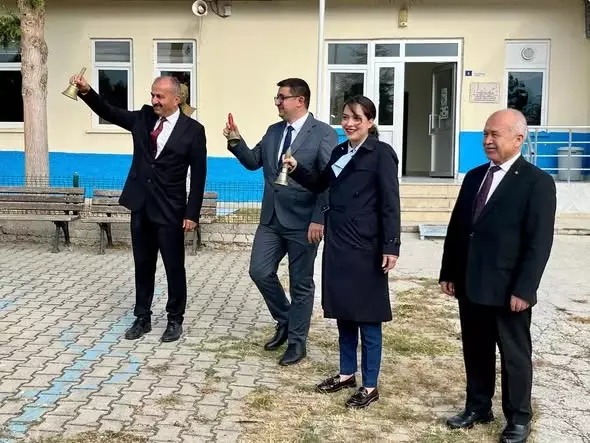 Eskipazarda yeni egitim ogretim yili ilk ders ziliyle basladi