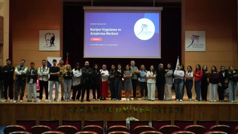 KBUde yeni ogrencilere akademik surecler kariyer ve kampus yasami anlatildi