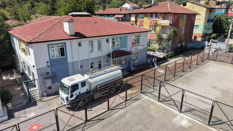 Karabuk Belediyesinden okullarda temizlik seferberligi