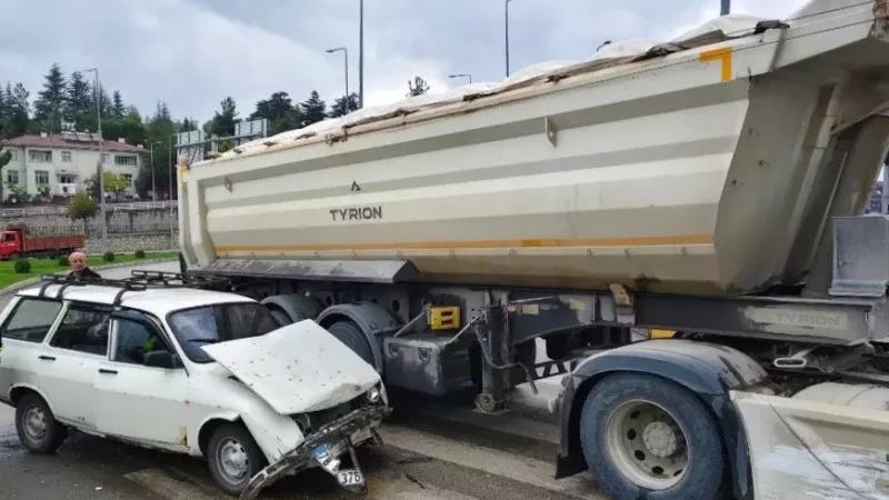 Kirmizi isik ihlali kazaya neden oldu