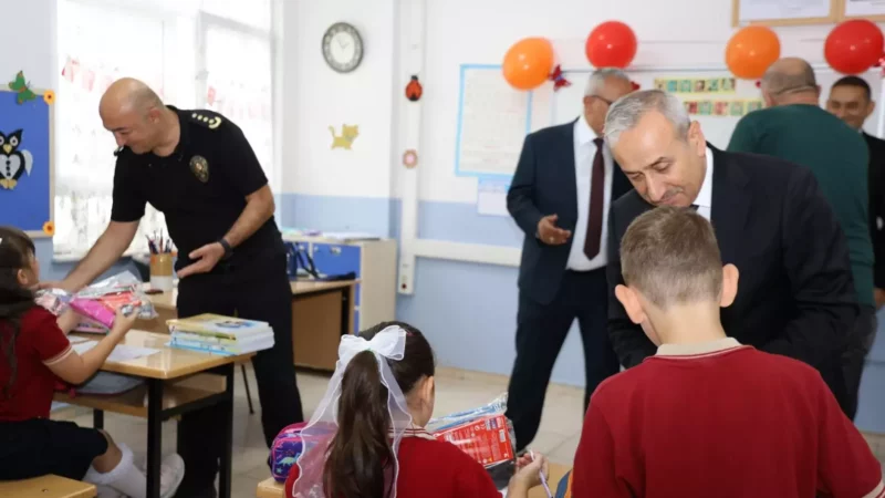 Polis Emeklileri Derneginden ogrencilere okula baslangic seti destegi
