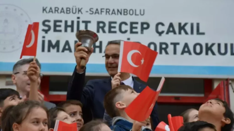 Safranboluda ilk ders zili caldi