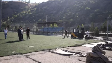 Soguksu Sentetik Futbol Sahasinda zemin yenileme basladi