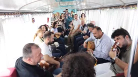 Vali Cagataydan Alli Turnam kultur otobusune ziyaret2