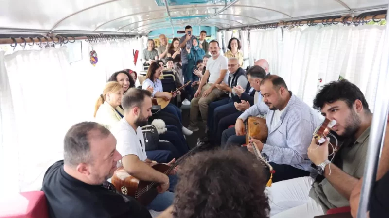 Vali Cagataydan Alli Turnam kultur otobusune ziyaret2