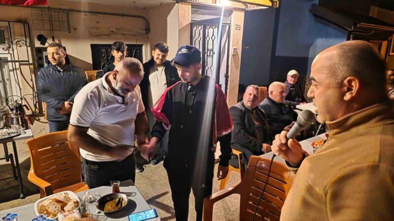 asker ugurlama gelenegi yasatiliyor ogullarina vatani gorev oncesi kina yaktilar 1xsleD3n