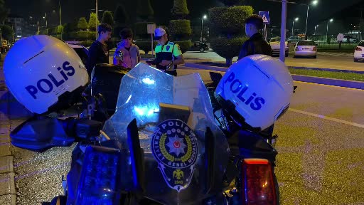 boluda gece denetiminde motosikletlilere hayati uyari ZlawpXSb