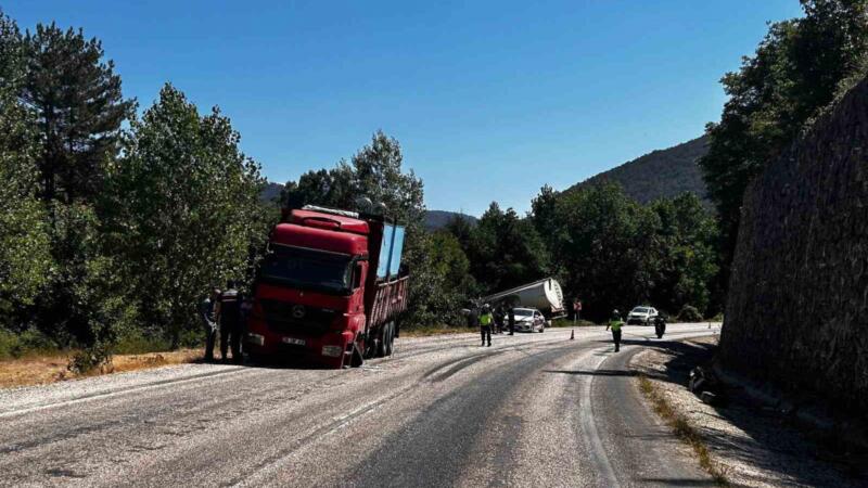 boluda iki kamyon carpisti 1 yarali ISCguG2R