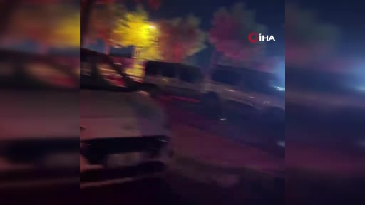 boluda yola cikan kopekler zincirleme kazaya neden oldu vuY9zqkI