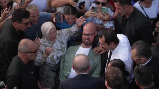 cumhurbaskani erdogan engelli vatandas ile sohbet etti Wq846LE4