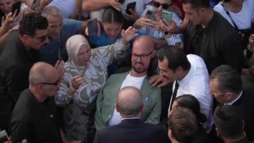 cumhurbaskani erdoganin otobusu durdurup yanina gittigi engelli genc konustu unutamayacagim bir andi SIhGnH8P