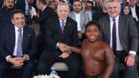 cumhurbaskani erdoganin sohbet ettigi tanzanyali minik guresci o anlari anlatti s9xmqar9