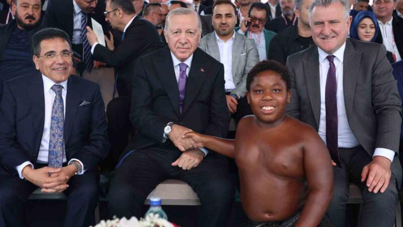 cumhurbaskani erdoganin sohbet ettigi tanzanyali minik guresci o anlari anlatti s9xmqar9