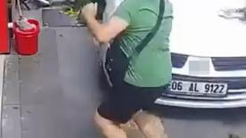 el freni cekilmeyen otomobil kaldirima cikti yaya ezilmekten son anda kurtuldu 69M6HhQa