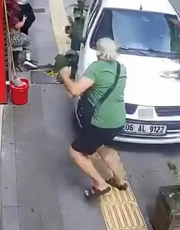 el freni cekilmeyen otomobil kaldirima cikti yaya ezilmekten son anda kurtuldu 69M6HhQa