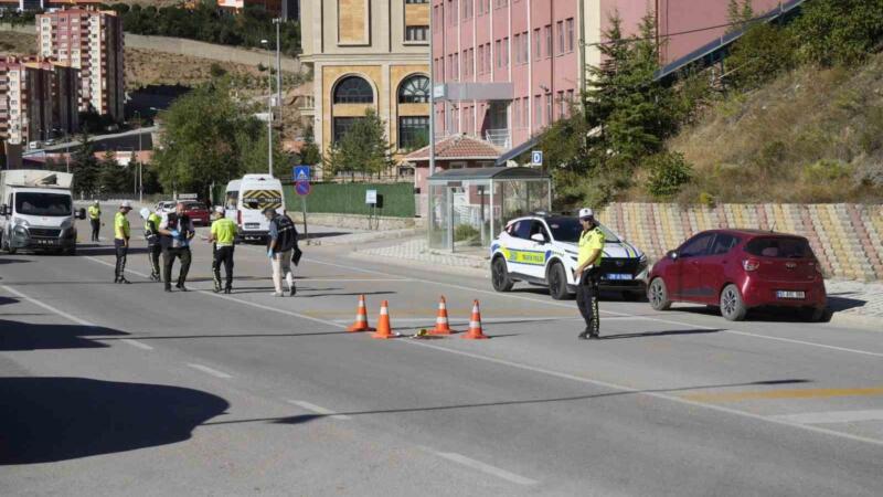 gumushanede otomobilin carptigi yasli adam 12 gunluk yasam savasini kaybetti YiMSdJ5u