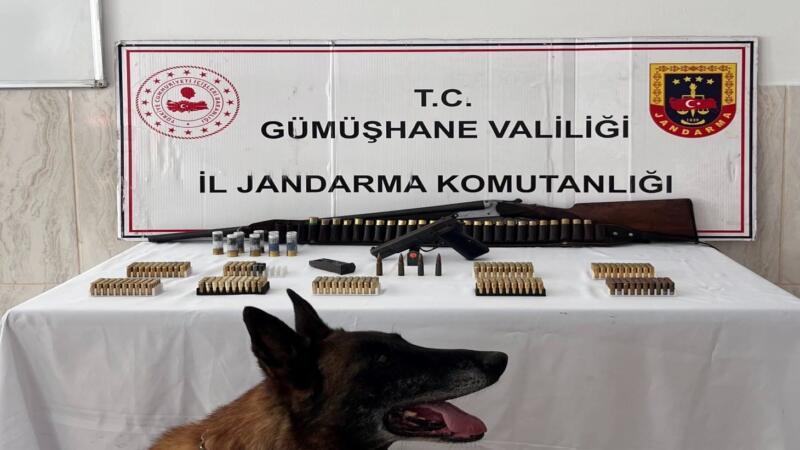 gumushanede ruhsatsiz silah ve cok sayida muhimmat ele gecirildi PNnwjfA9