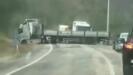 kontrolden cikan tir kara yolunu trafige kapatti KlEl7j6V