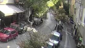 motosikletli genc onune cikan ticari taksiye carpti kaza ani kamerada Wy9nZdcf