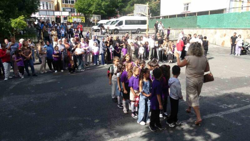 okula baslayan miniklerin ilk gun heyecani jYLIOmp3