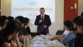 rektor kirisik yeni donemin ilk gununde ogrencilerle bulustu gADTn8vZ