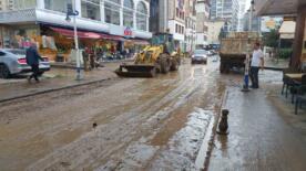 rizenin pazar ilcesinde sel sulari cekildi is yerlerinde temizlik calismalari suruyor bmcqUp5x