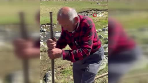 salahin oturdugu tasin yanina konulan tabela ve bank bir gecede kayboldu hCsUGSzy