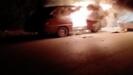 seyir halindeki minibus alev alev yandi jPOgqALf
