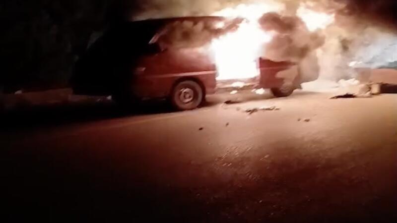 seyir halindeki minibus alev alev yandi jPOgqALf