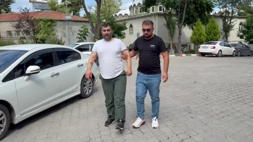 sokakta bicakli dehset tanimadigi kadini bicaklayip agir yaraladi lqMLLOKT