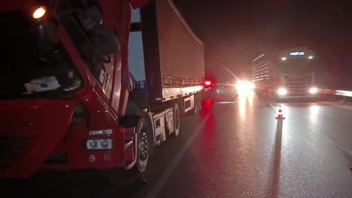 tirin tamirine yardim eden sahsa otomobil carpti N1Swzv8G