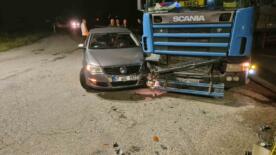zonguldakta tir ile otomobil carpisti tJ4bxgTe