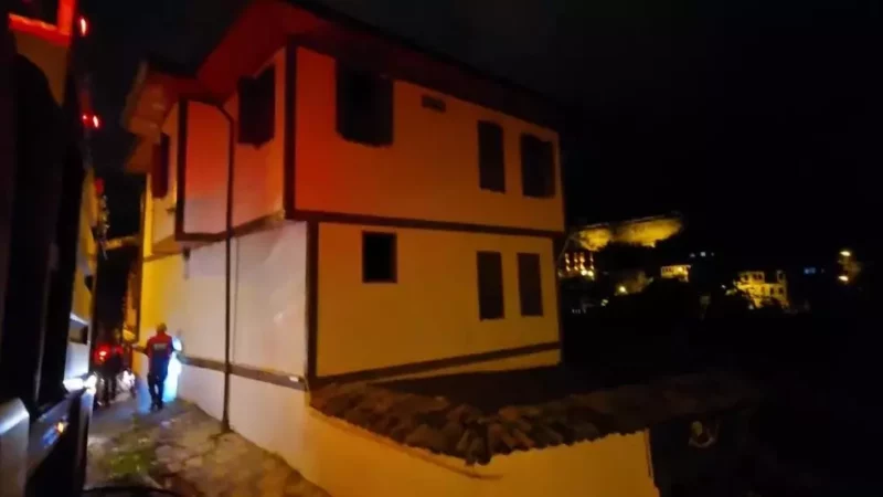 Safranboluda iki asirlik konakta yangin