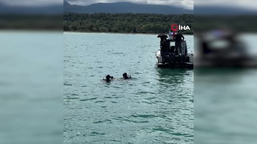 sinopta teknelerinin alabora olmasi nedeniyle kaybolan polisin cesedine ankara ve samsundan gelen dalgic polislerin